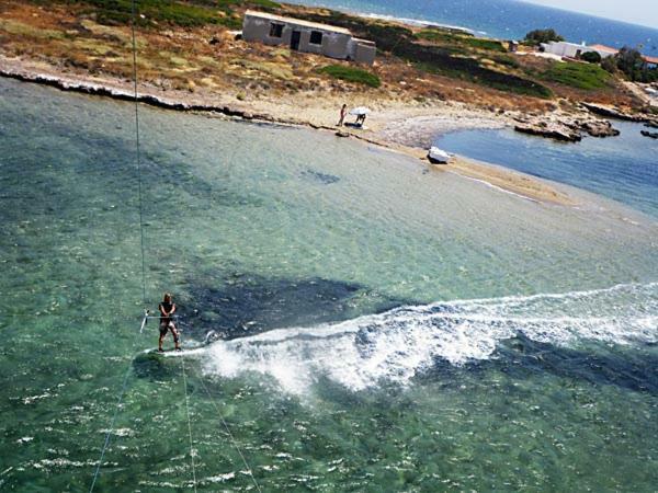 Windsurfing Seaside Apartment Artemida Ngoại thất bức ảnh